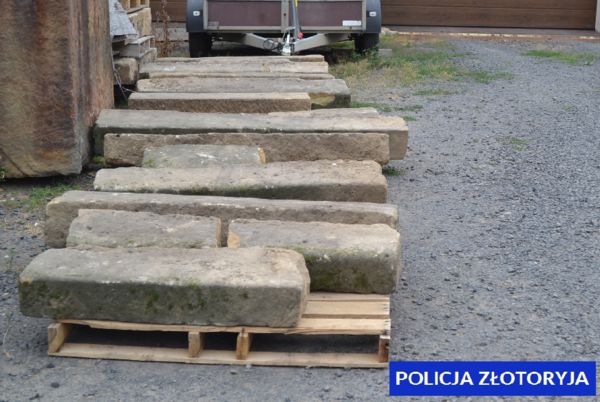 37-latek kradł schody na Górce Mieszczańskiej