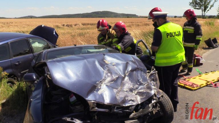 Zderzenie w polach na skrzyżowaniu (FOTO, WIDEO)