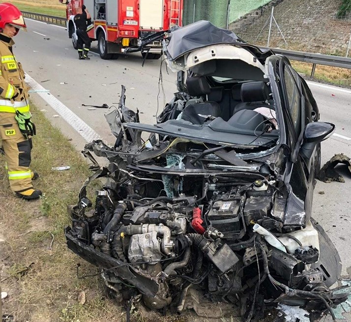 Groźnie na A4! – Ford bez szans z ciężarówką