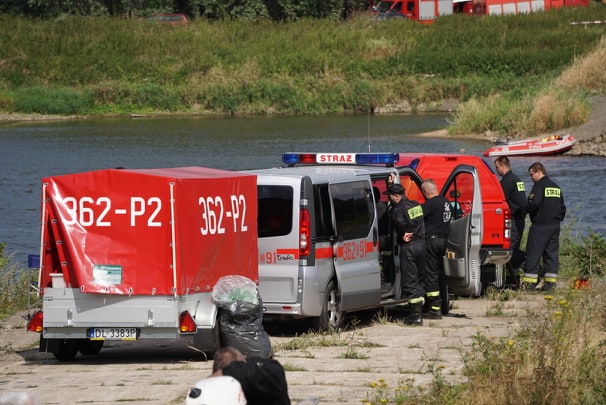 Ropopochodna plama na Odrze – strażacka akcja w Chobieni
