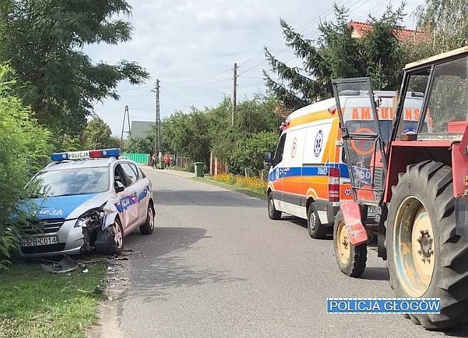 Wypił i uderzył traktorem… w radiowóz