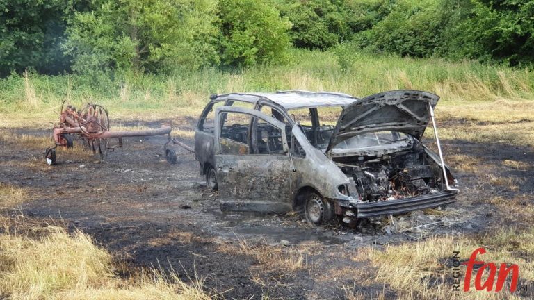 Chciał przewrócić siano – spalił samochód (FOTO, WIDEO)