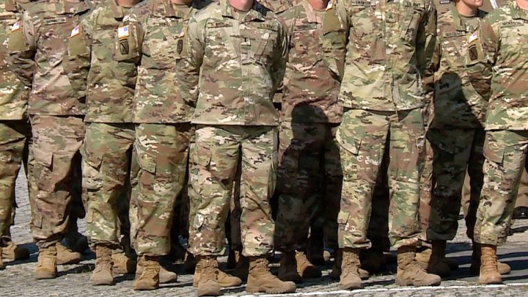 „Amerykański żołnierz” naciągnął seniorkę