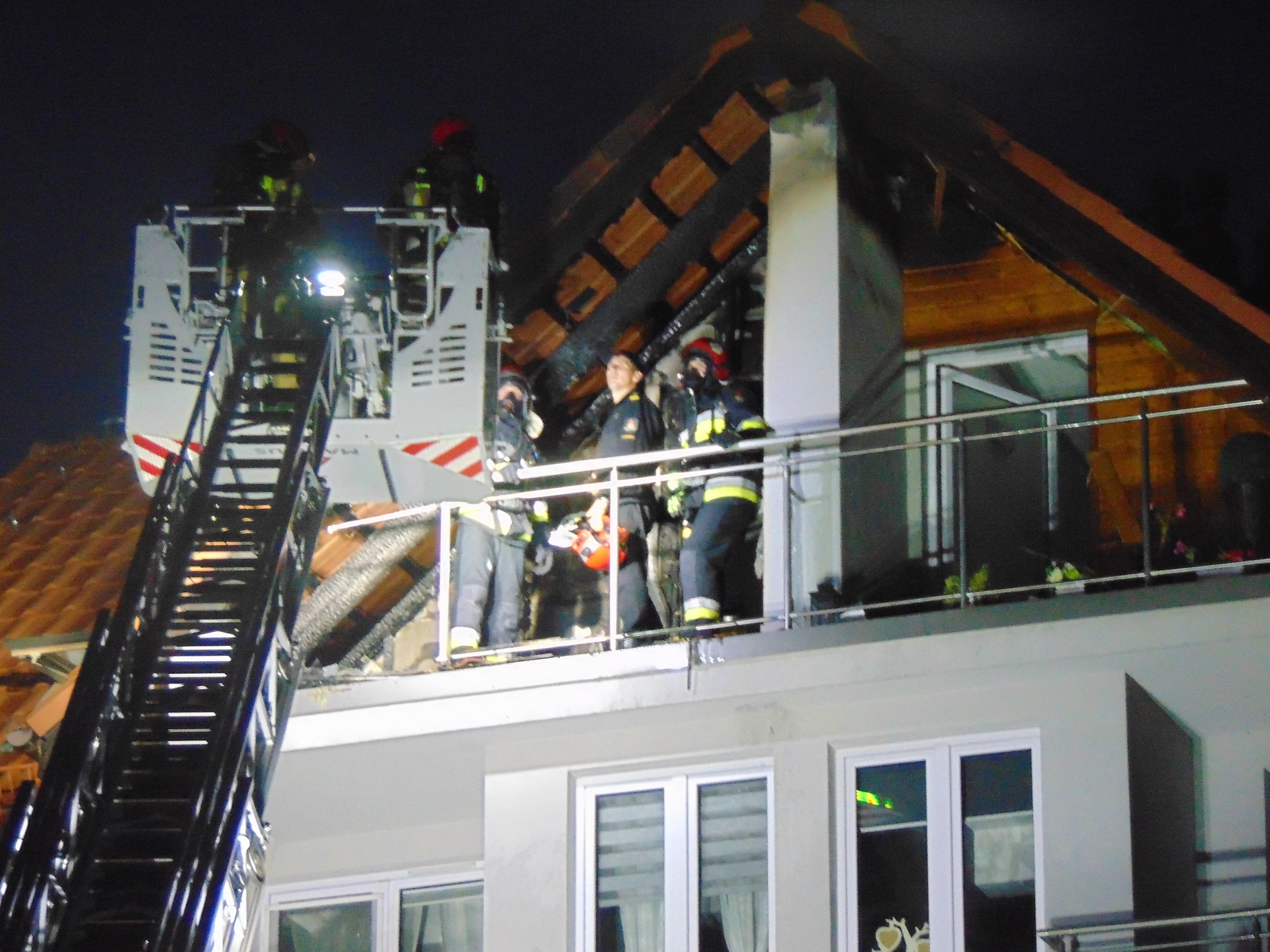 Ustalają przyczynę pożaru w budynku w centrum Polkowic