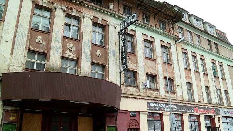 Kino „Ognisko” w rękach miasta. Sprawę załatwił komornik (WIDEO)