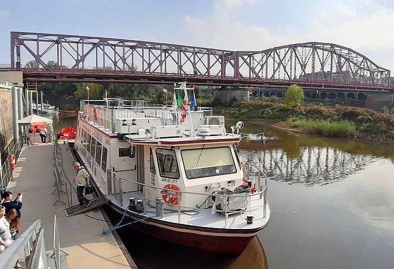 Setki mieszkańców wyruszają z Mariny