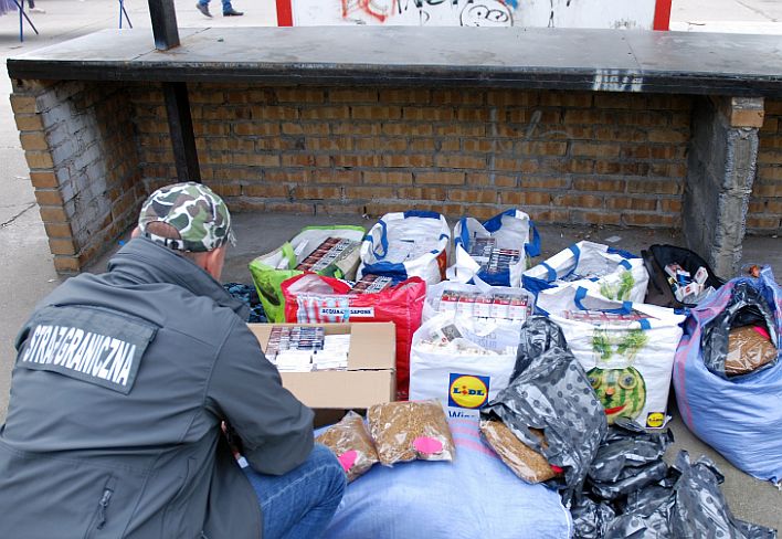 Chojnów: Tysiące papierosów, kilogramy tytoniu
