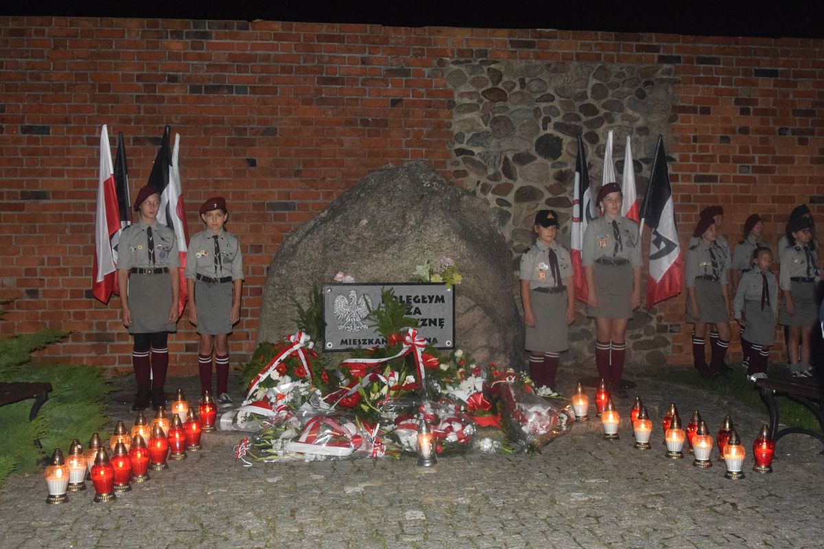 O świcie oddali hołd bohaterom II wojny światowej (FOTO)