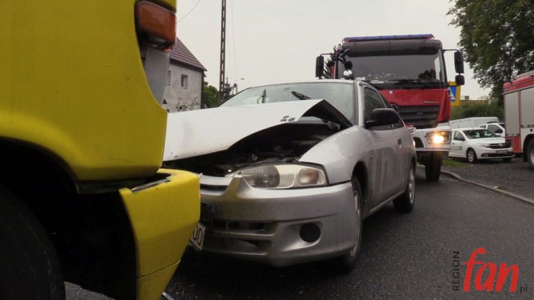 Czołowo w autobus z dziećmi (FOTO)