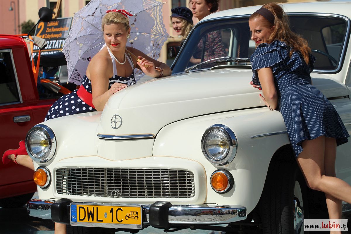 Samochodowe cacka pod ratuszem (FOTO)