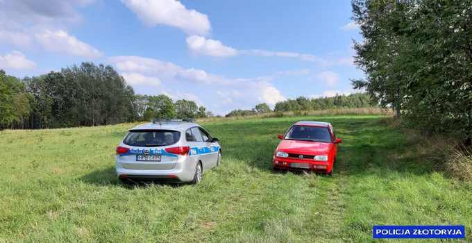 Uciekając przed policją porzucił auto  