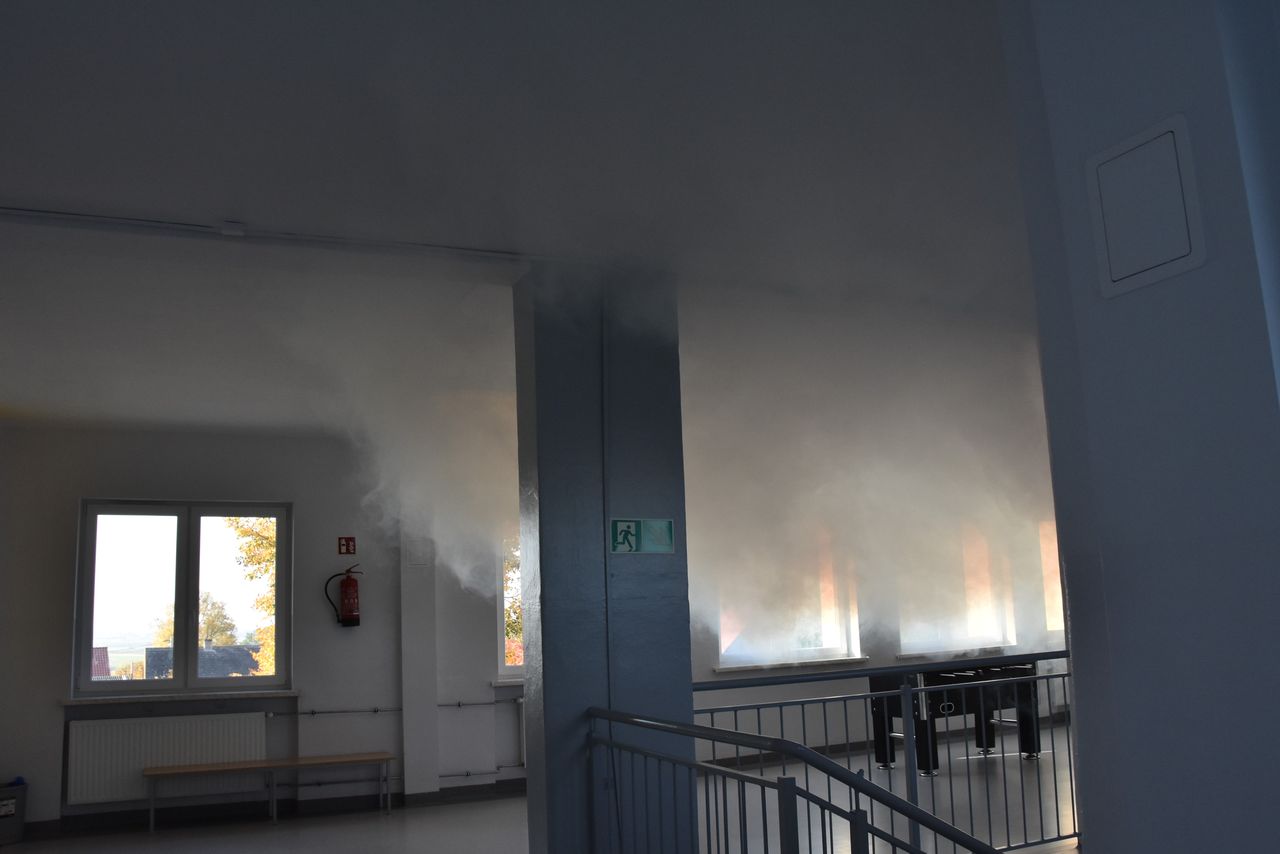 Ewakuacja szkoły w Kotli. Wszyscy się spisali (FOTO)