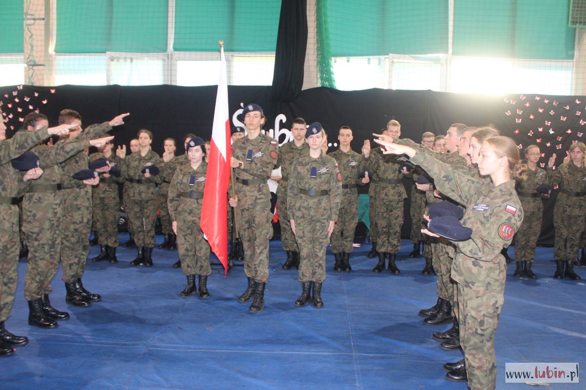 Ślubowanie uczniów III LO w Lubinie