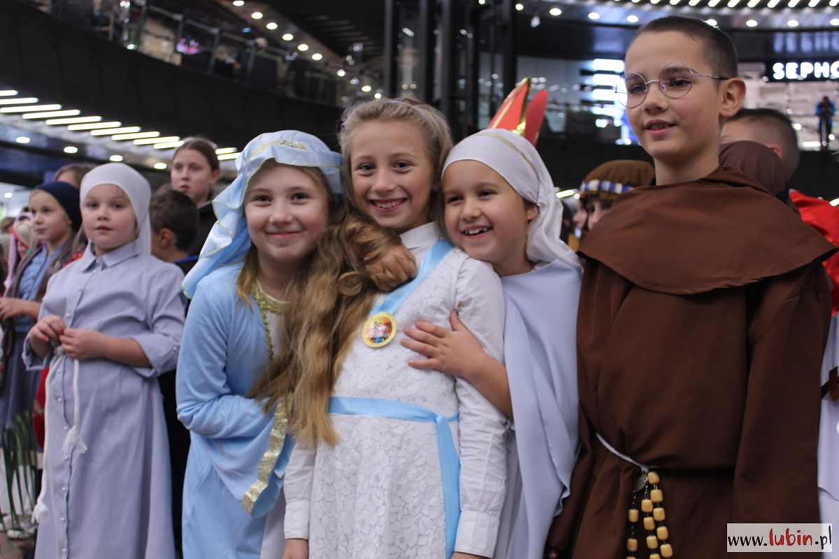 Radosny korowód na ulicach miasta (FOTO)