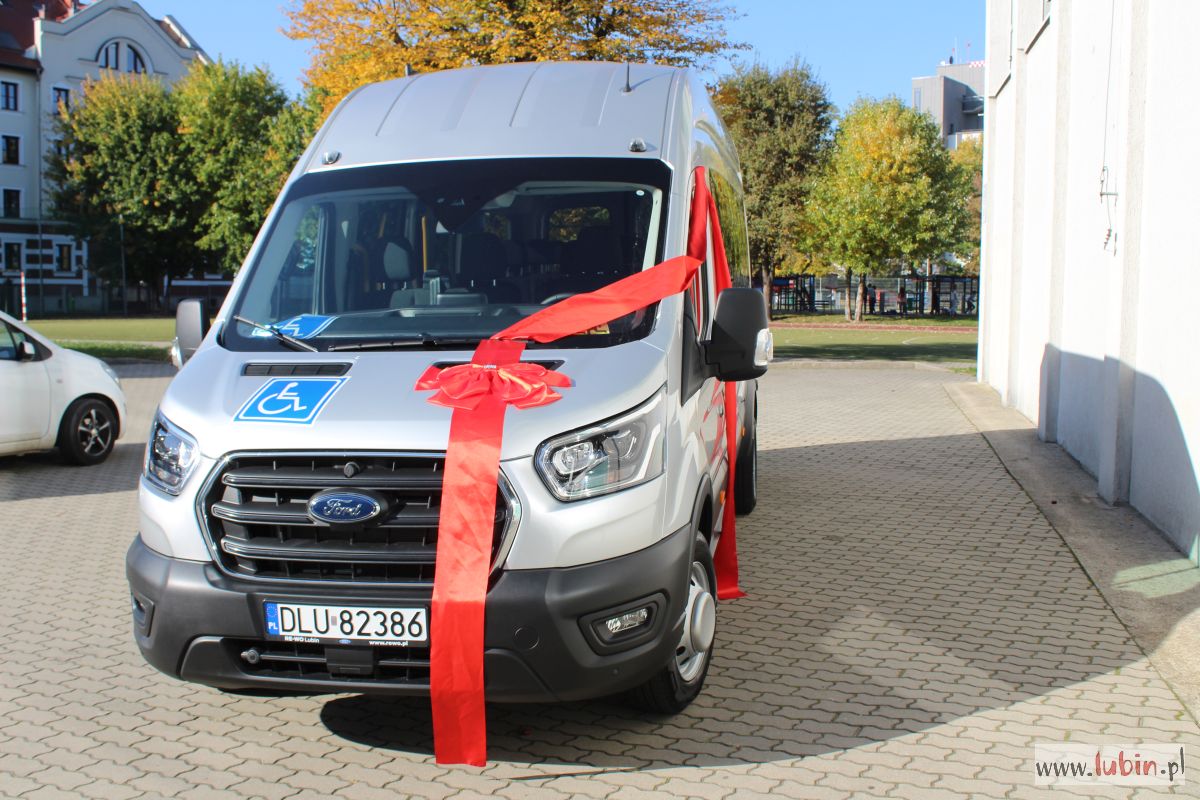 Nowoczesny bus dla niepełnosprawnych (FOTO)