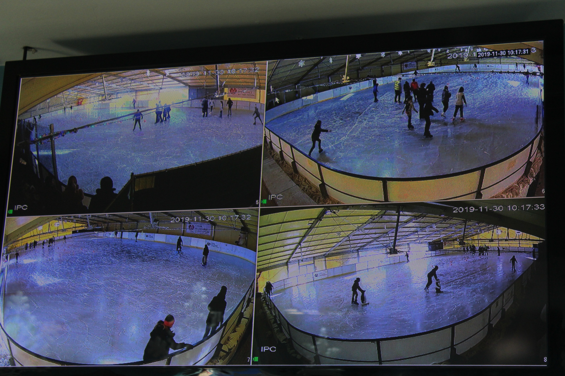 Polkowickie lodowisko już otwarte (FOTO)