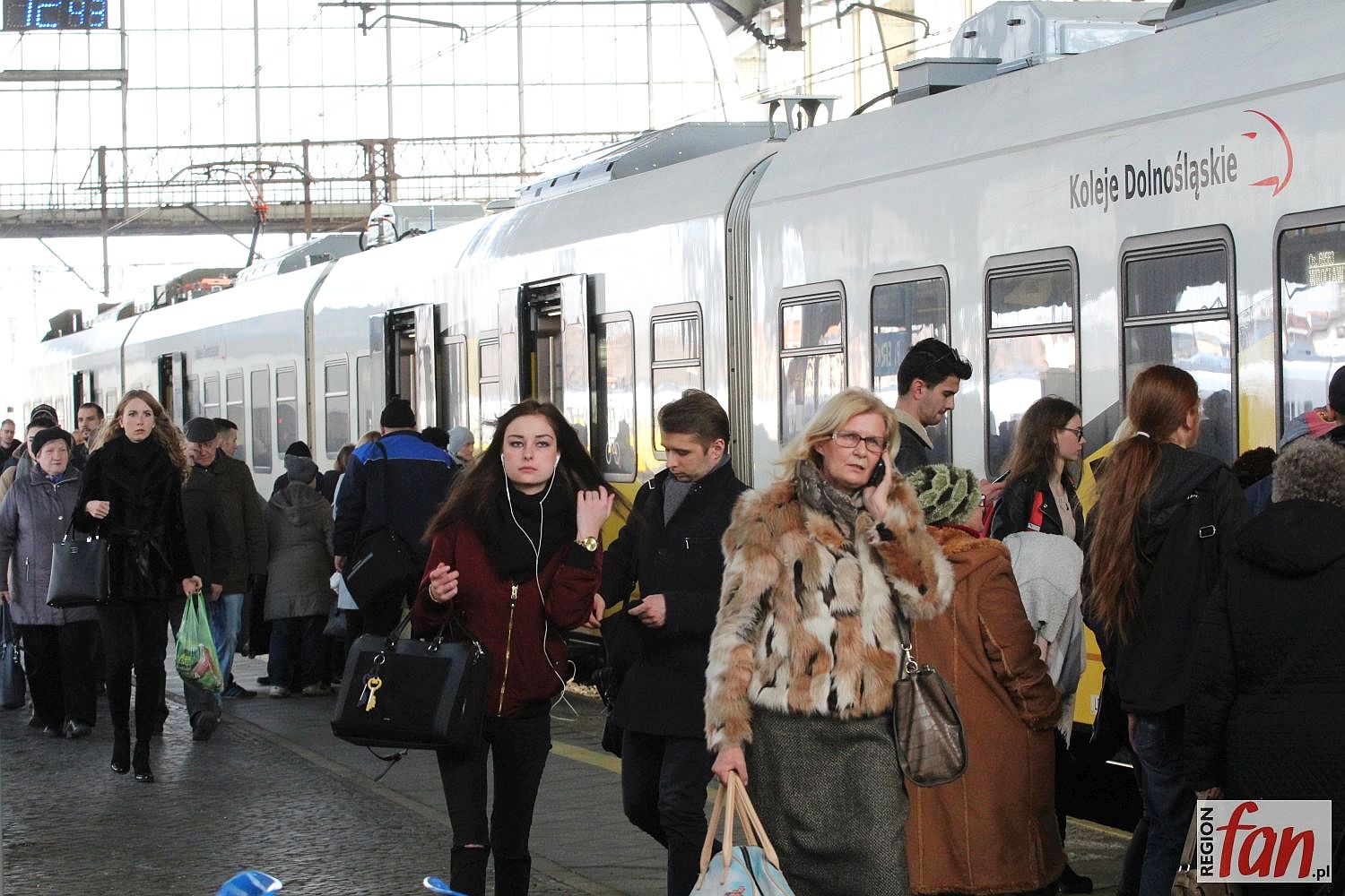 Koronawirus: specjalne procedury w pociągach KD