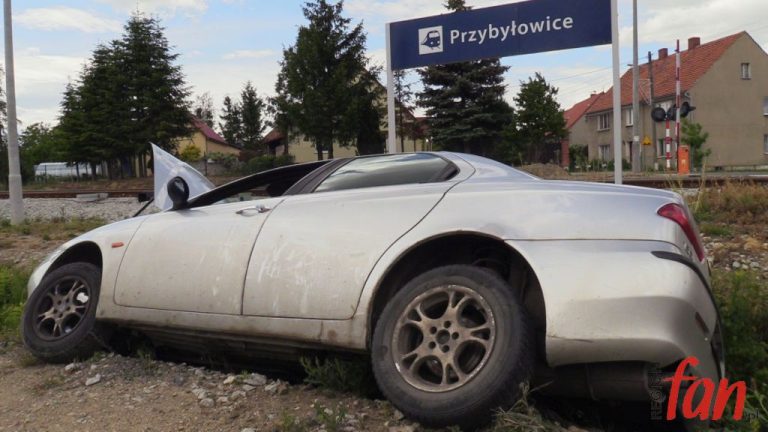 Spadł z dachu – trafił do szpitala