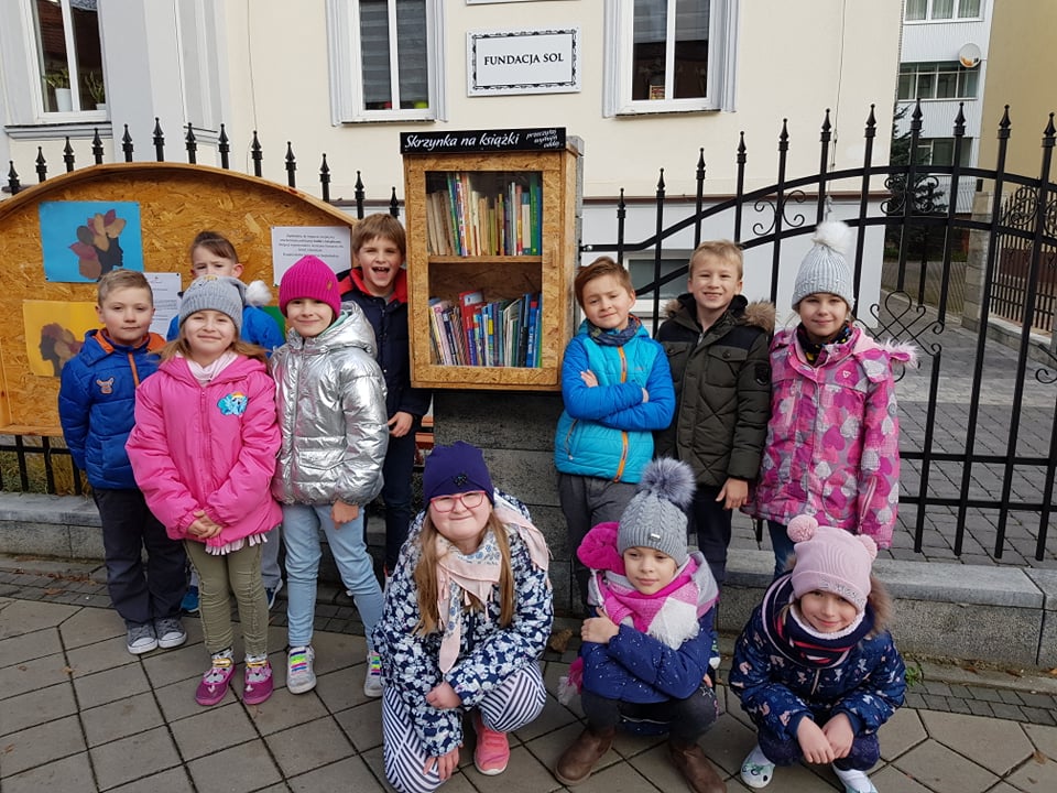 Co znajduje się w budce przy Odrodzenia? (FOTO)