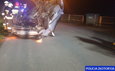 Dachował pod Złotoryją. Wydmuchał 2,5 promila