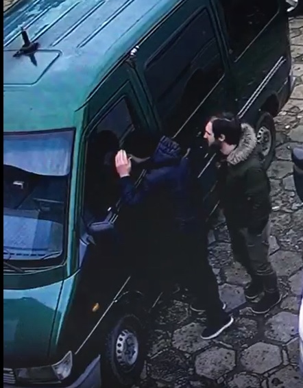 Policja poszukuje sprawców kradzieży pieniędzy