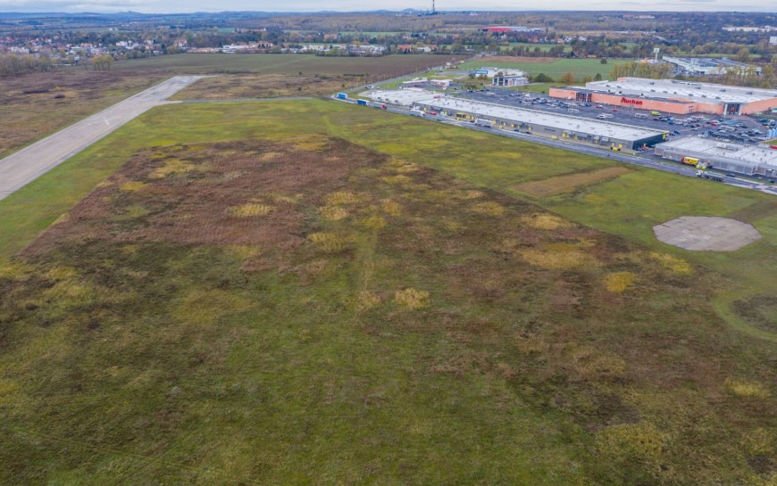 Na dawnym lotnisku ma powstać farma fotowoltaiczna