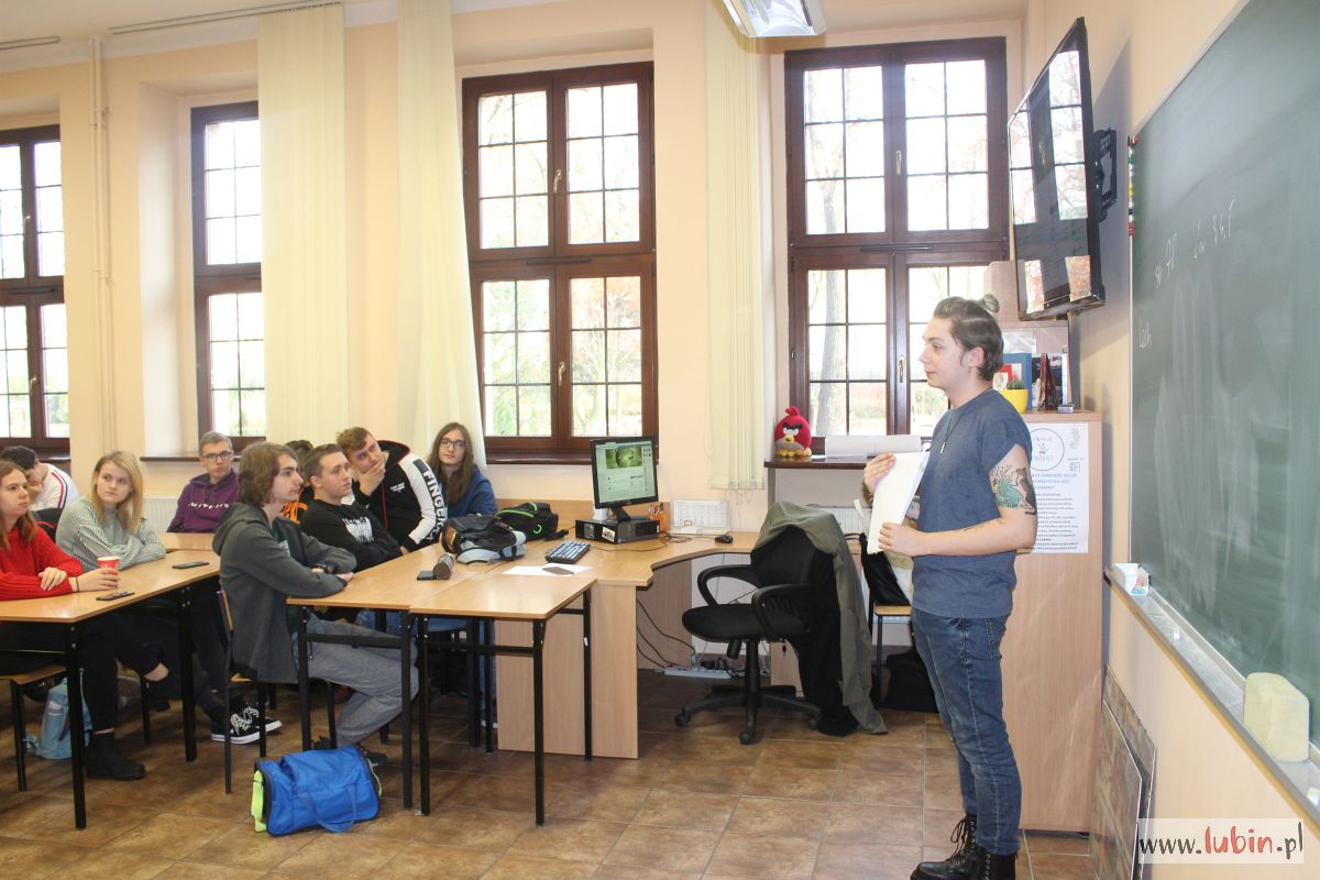 Społeczna lodówka i wymiana ubrań w lubińskim liceum