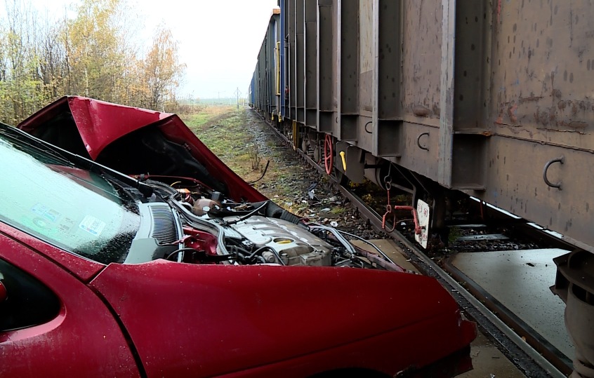 Zderzył się z pociągiem. „Byłem senny” (FOTO)