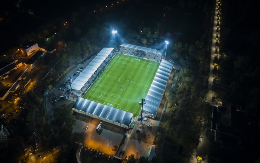 Więcej światła na stadionie. Kiedy premiera?