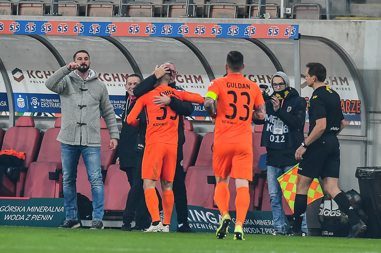 Miedziowi pokonali lidera (FOTO)