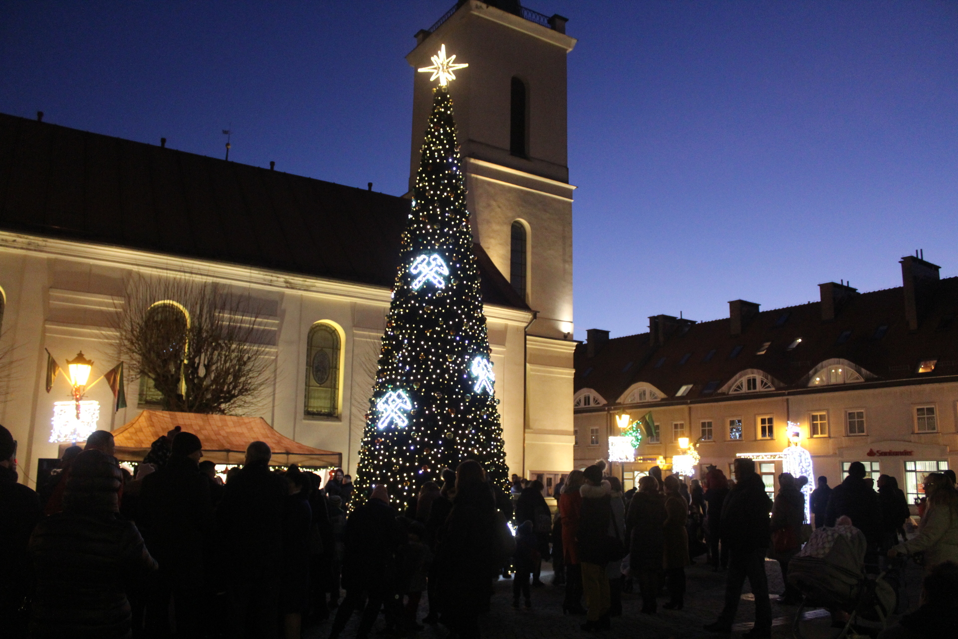 Polkowice już w świątecznej oprawie (FOTO)