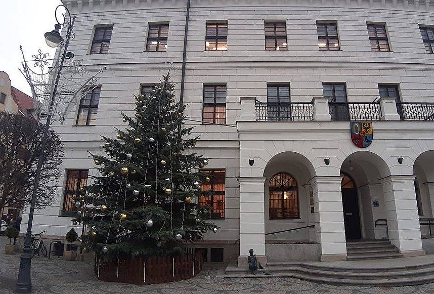 11-metrowa choinka zwiastuje Dni Świętego Mikołaja