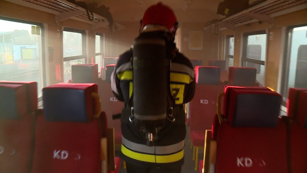 Pożar w pociągu. Ewakuowano pasażerów (WIDEO)