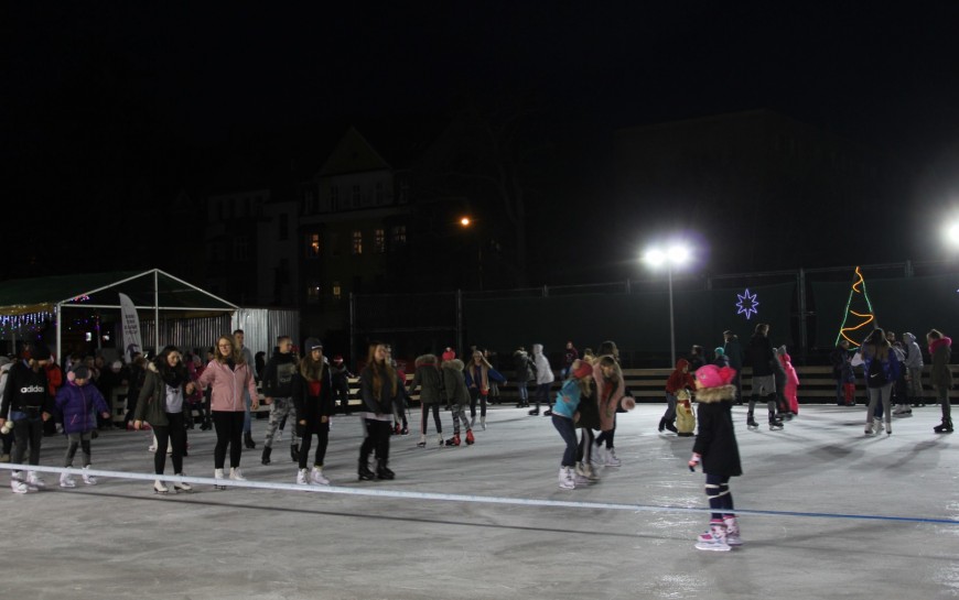 Świętuj… na legnickim lodowisku i basenach