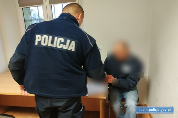 Jechał za żoną, do której nie mógł się zbliżać