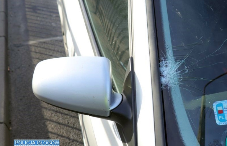 Potrącił dwoje pieszych. Twierdzi, że wtargnęli na jezdnię