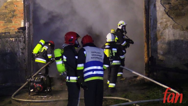 Stodoła w ogniu (FOTO, WIDEO)