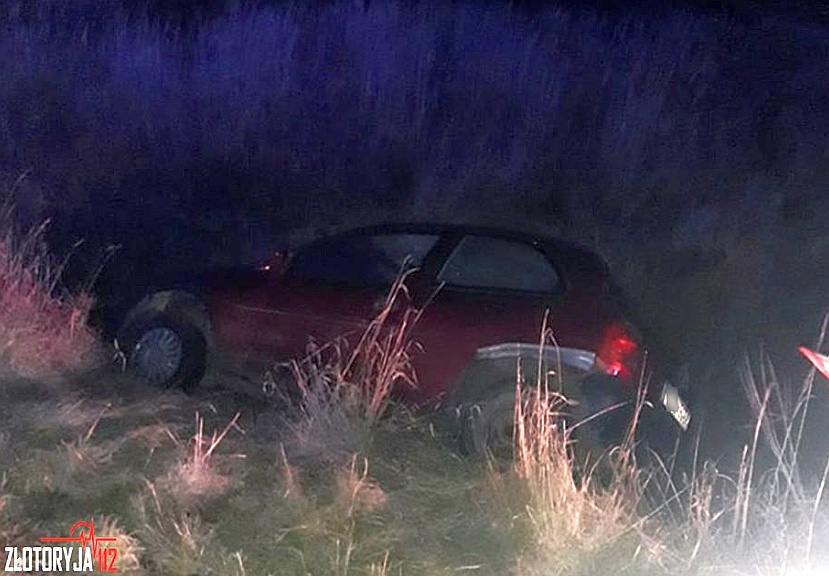Po alkoholu za kierownicę? Podróż zakończyła się w rowie