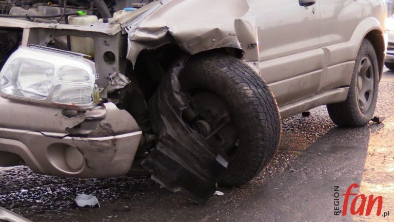 Czołowe zderzenie pod Męcinką (FOTO, WIDEO)