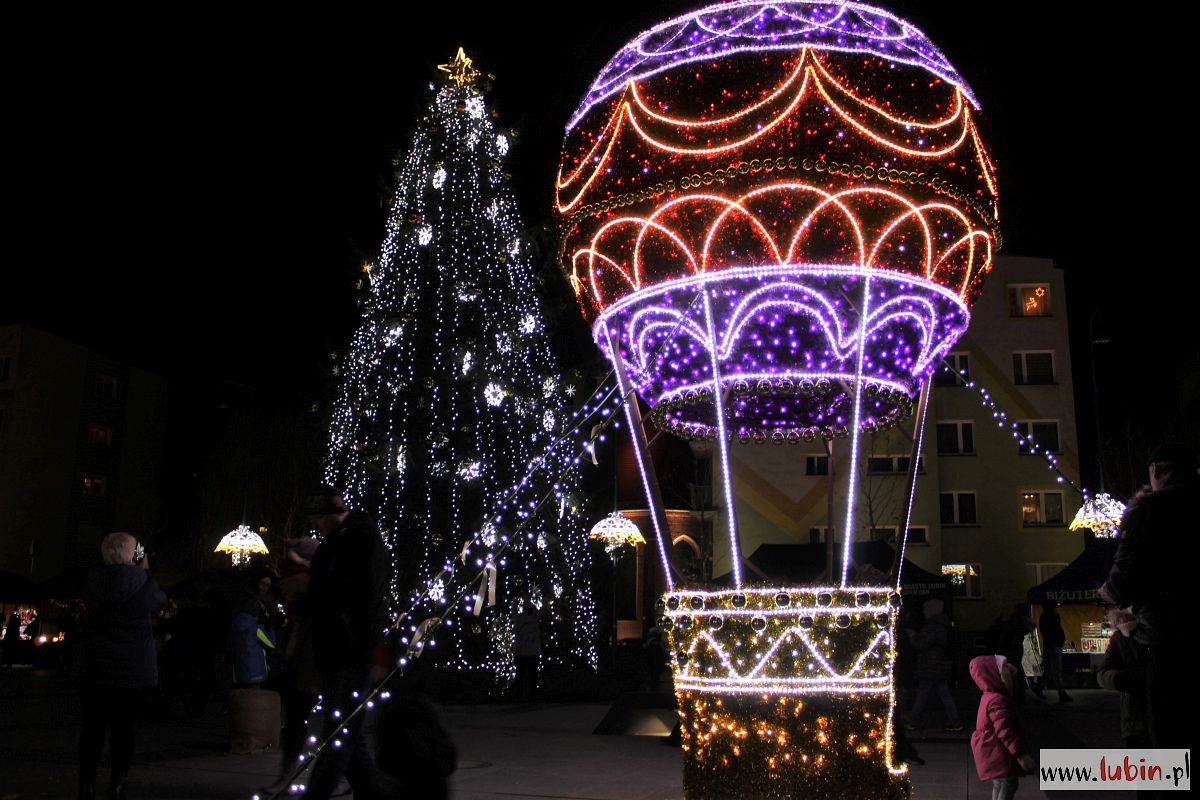 Rynek rozświetlił się świątecznie (WIDEO, FOTO)