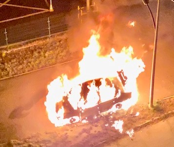 Volkswagen spłonął doszczętnie (FOTO)