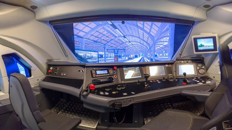 Kto chce poprowadzić pociąg Kolei Dolnośląskich?