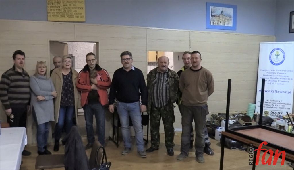 AZYL liczy na jeden procent (WIDEO)