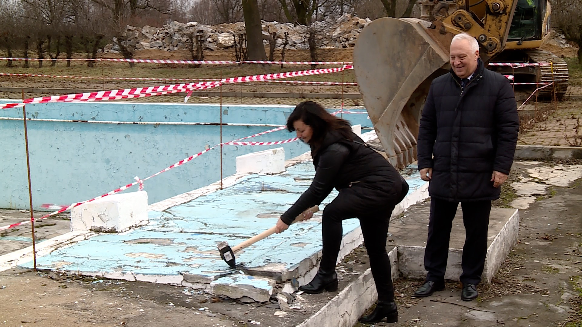 Coś się kończy, coś się zaczyna. Ruszyła budowa basenów