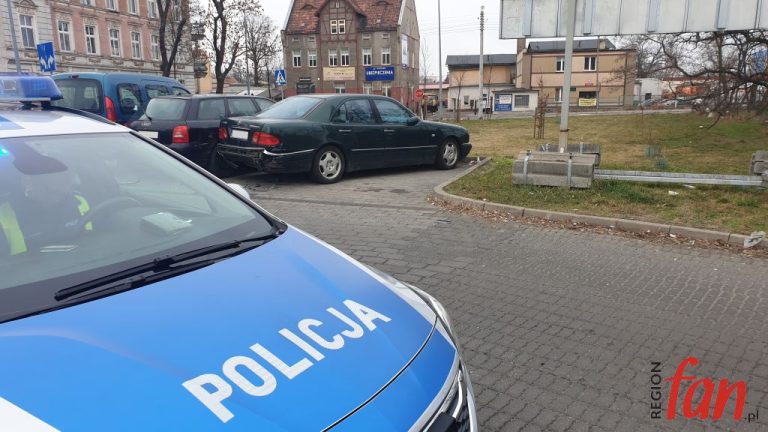 Parkingowy „pojedynek” mercedesów (FOTO)