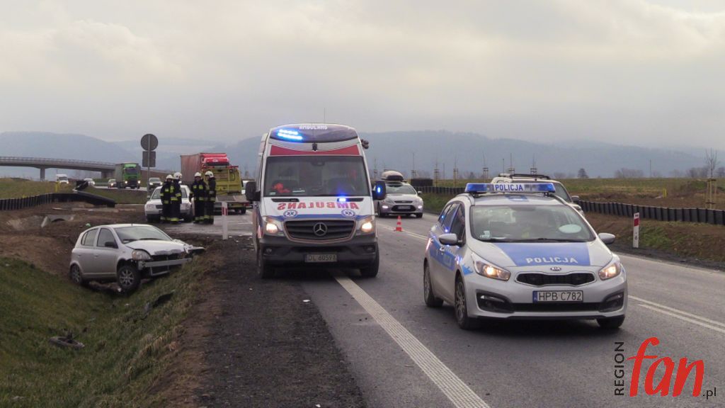 Wymusił pierwszeństwo i wylądował w rowie (FOTO, WIDEO)