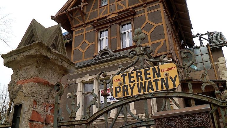 Zabytek popada w ruinę. ZGM pozwie właścicieli?