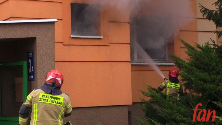 Pożar w samo południe. Ewakuowani mieszkańcy bloku (FOTO, WIDEO)