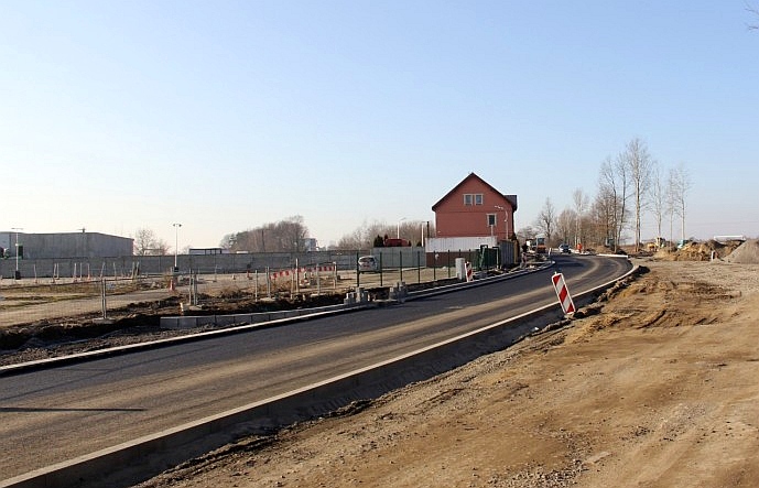 Trwa remont Szczytnickiej. Jest pierwsza warstwa asfaltu