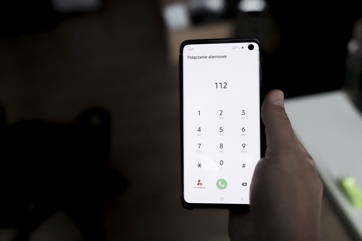 Dzwonili na 112 w sprawie… baterii w pilocie